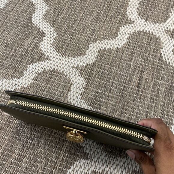 Michael Kors wallet - Picture 2 of 5